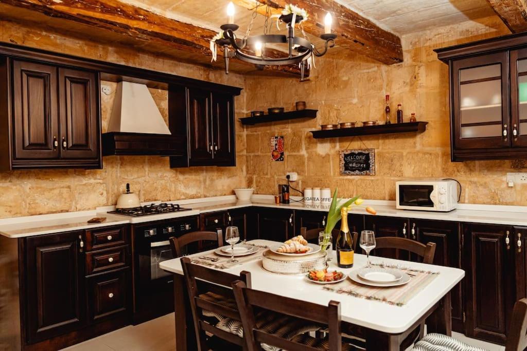 Enchanting 2Bdr Townhouse In Valletta Centre! Eksteriør bilde