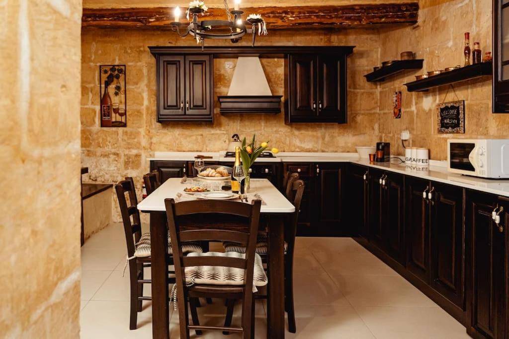 Enchanting 2Bdr Townhouse In Valletta Centre! Eksteriør bilde