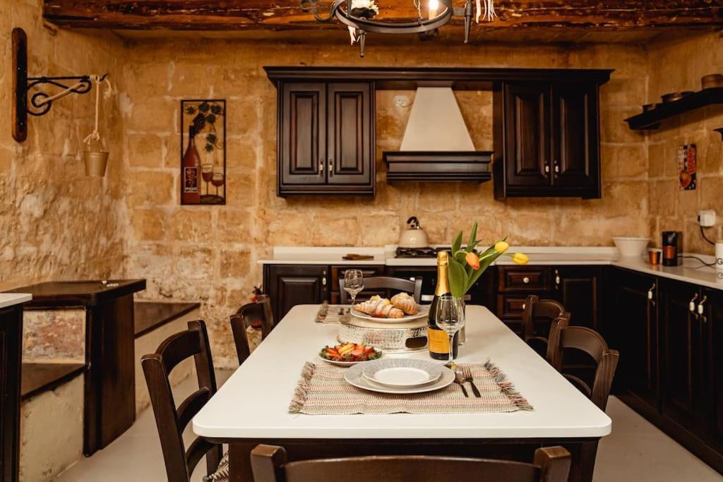 Enchanting 2Bdr Townhouse In Valletta Centre! Eksteriør bilde